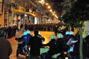 Dura repressione poliziesca in Grecia contro i compagni dell' EEK
