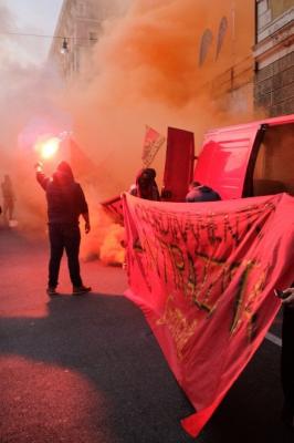 corteo antifascista presso la sede di Lealtà e Azione